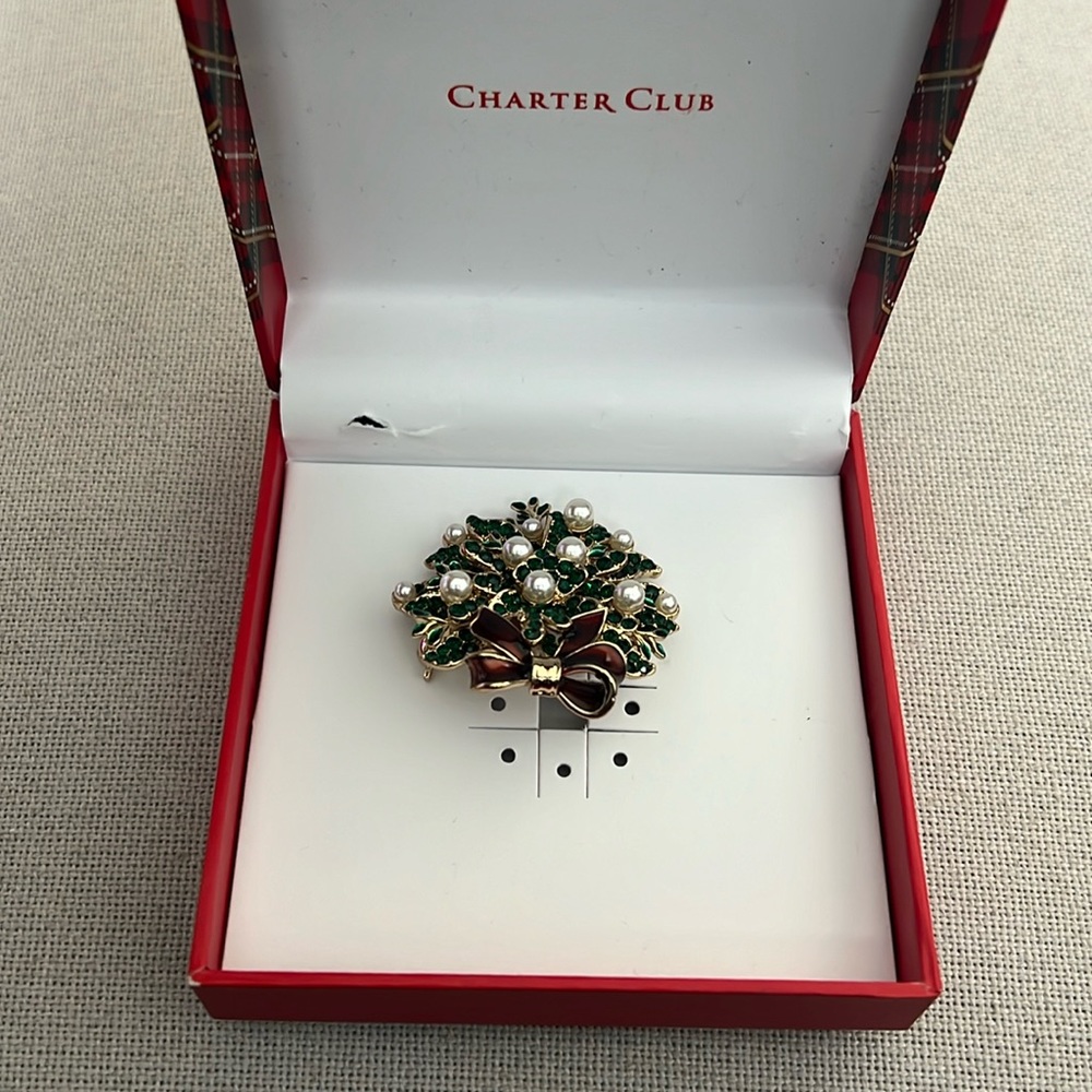 Charter Club Gold-Tone Crystal & Faux Pearl Wreath Pin/ Brooch New in Box $29.50 - Picture 3 of 6